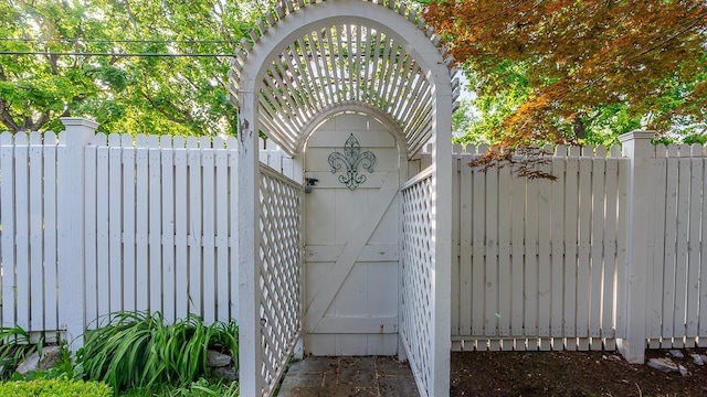 111 Main St S, Bridgewater, VA 22812 - view of gate