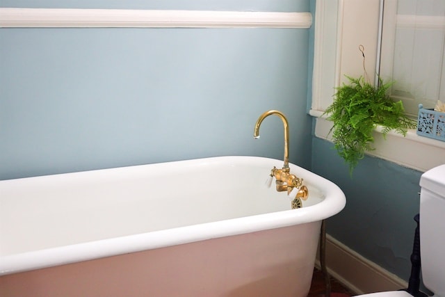 111 Main St S, Bridgewater, VA 22812 - full bath with a soaking tub and toilet