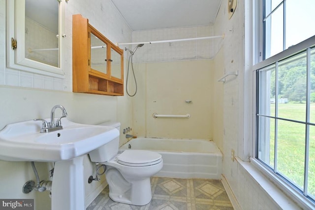 3150 Ida Rd, Luray, VA 22835 - full bath featuring  shower combination and toilet