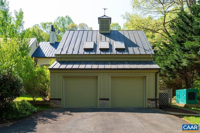 353 Bloomfield Rd, Charlottesville, VA 22901 - garage with asphalt driveway