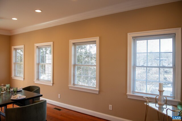 dining area with wood finished floors, visible vents, baseboards, ornamental molding, and recessed lighting