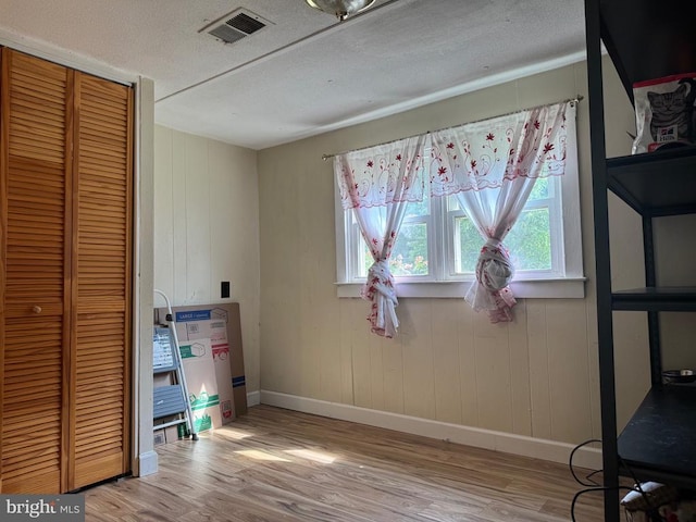 633 Ridge View Ln, Shenandoah, VA 22849 - bedroom with wood finished floors, a closet, and a textured ceiling