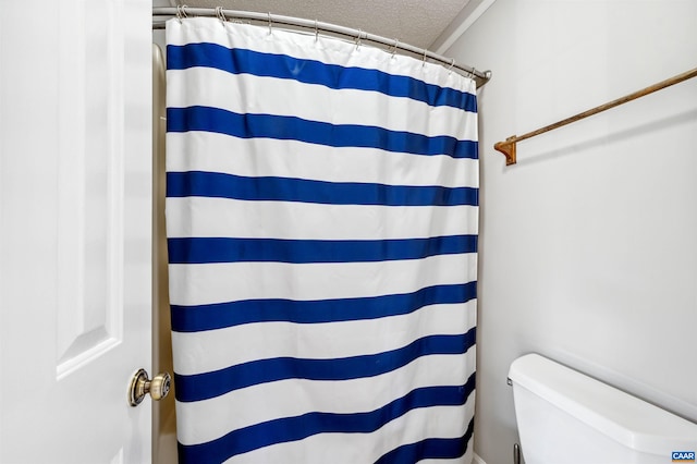 3340 Meadowfield Ln, Charlottesville, VA 22911 - full bath featuring a textured ceiling, a shower with shower curtain, and toilet