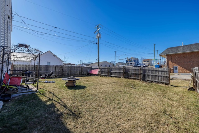 view of yard featuring an outdoor fire pit