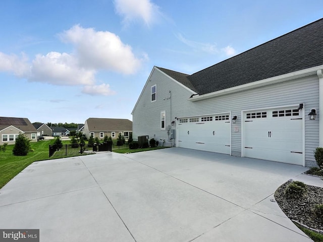 11708 Robin Woods Cir, Spotsylvania, VA 22551 - view of side of home featuring driveway, a garage, and a shingled roof
