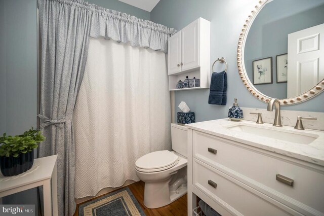 9404 Dalmahoy Ln, Fredericksburg, VA 22408 - full bath featuring wood finished floors, toilet, vanity, and a shower with curtain