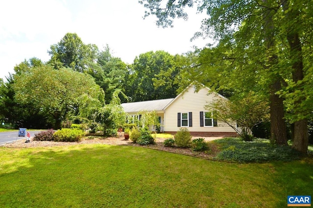 2090 Tavernor Ln, Charlottesville, VA 22911 - view of front of home with a front yard
