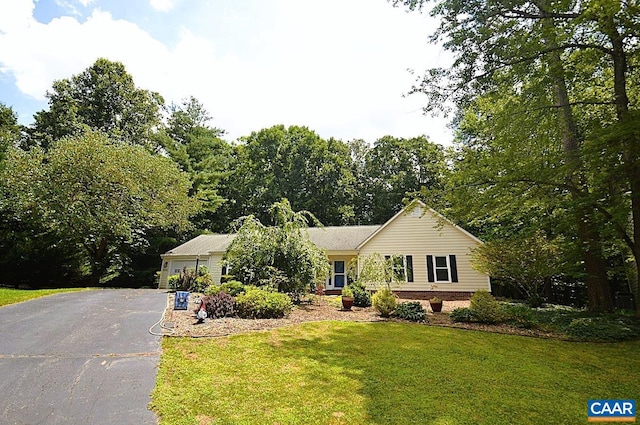 2090 Tavernor Ln, Charlottesville, VA 22911 - ranch-style home featuring driveway, an attached garage, and a front lawn