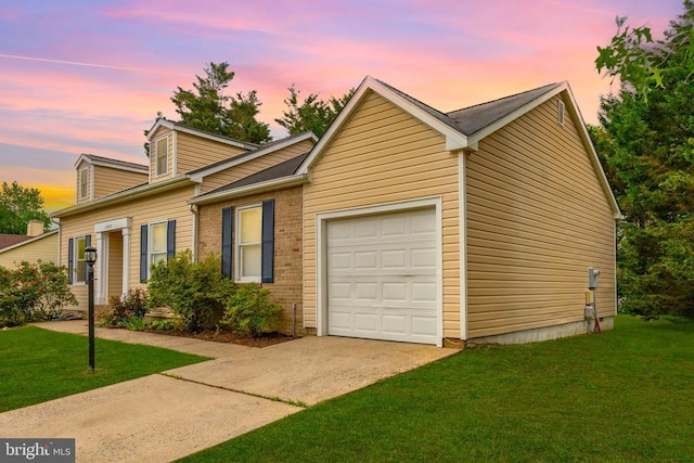 10807 Bent Tree Dr, Fredericksburg, VA 22407 - view of front of home featuring an attached garage, driveway, and a yard