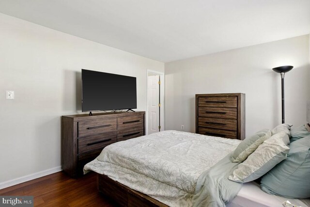7688 Wankoma Dr, Remington, VA 22734 - bedroom featuring dark wood-type flooring and baseboards