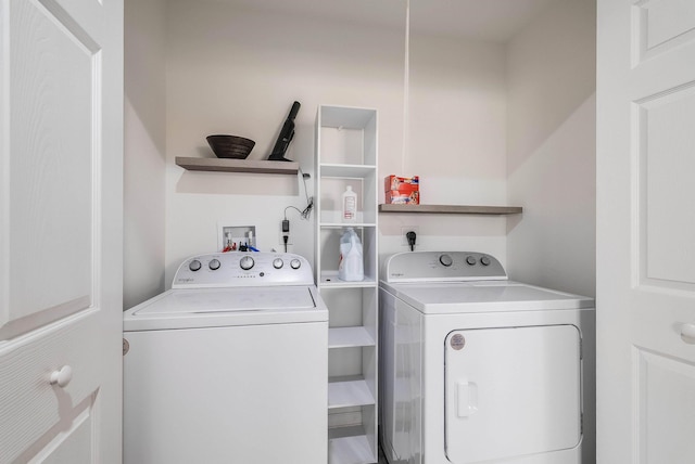 16715 Prospect Ave E, Elkton, VA 22827 - laundry area featuring independent washer and dryer