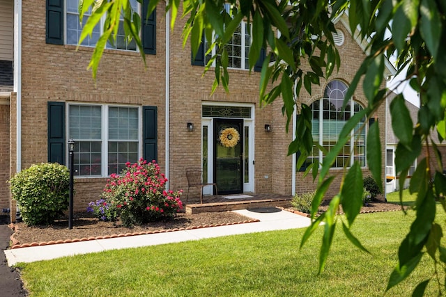15 Brookmere Ct, Staunton, VA 24401 - doorway to property featuring a lawn and brick siding