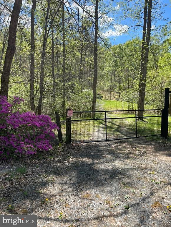 251 Hawk Cir, Locust Dale, VA 22948