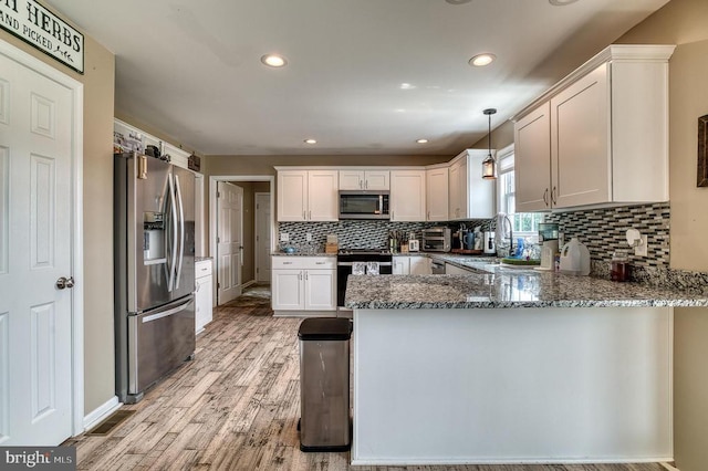 11400 Alvin Ln, Culpeper, VA 22701 - kitchen featuring stainless steel appliances, a peninsula, light wood-type flooring, backsplash, and dark stone countertops