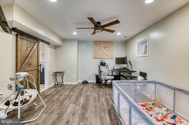 11400 Alvin Ln, Culpeper, VA 22701 - interior space featuring a barn door, wood finished floors, and recessed lighting