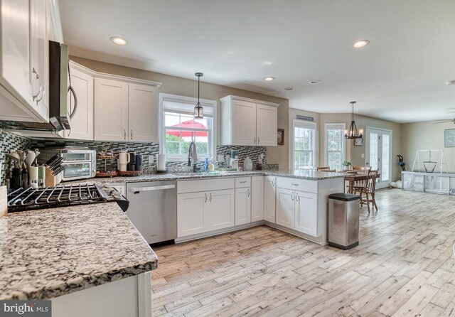 11400 Alvin Ln, Culpeper, VA 22701 - kitchen with appliances with stainless steel finishes, a peninsula, healthy amount of natural light, decorative backsplash, and recessed lighting
