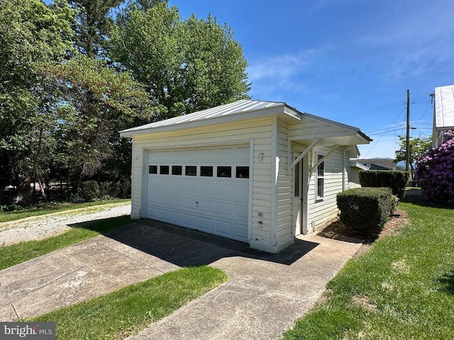view of detached garage