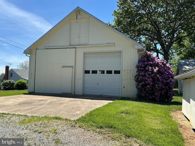 view of detached garage