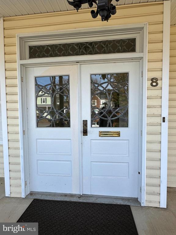 8 Bartlett Ave, Luray, VA 22835 - entrance to property featuring a ceiling fan