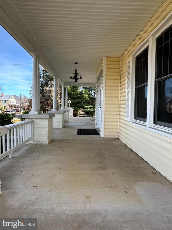 8 Bartlett Ave, Luray, VA 22835 - view of covered porch
