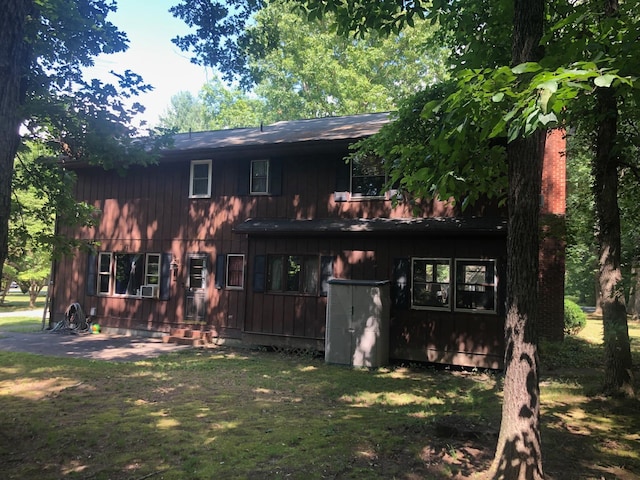 109 Cooper Dr, Stuarts Draft, VA 24477 - rear view of property with a yard