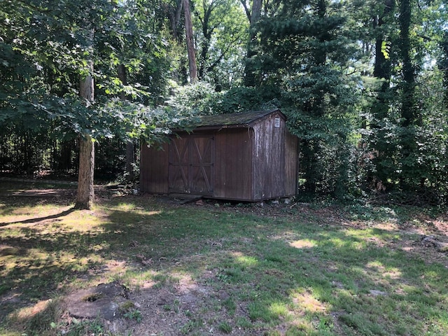 109 Cooper Dr, Stuarts Draft, VA 24477 - view of green lawn featuring a shed