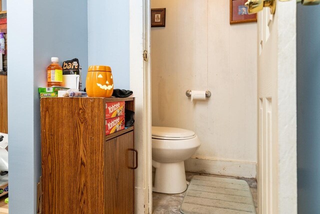 202 Jackson Ave, Elkton, VA 22827 - bathroom featuring toilet