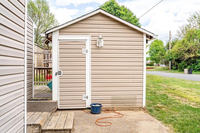 202 Jackson Ave, Elkton, VA 22827 - view of shed