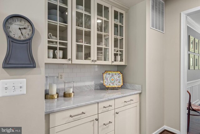 11219 Kailee Ln, Spotsylvania, VA 22553 - bar area featuring tasteful backsplash and dark wood finished floors