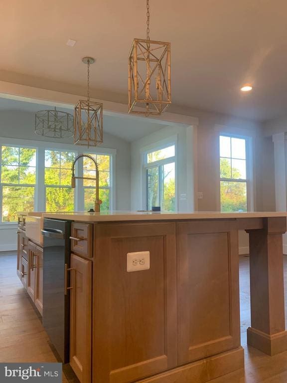 bar area with dishwasher, light wood-type flooring, a chandelier, decorative light fixtures, and recessed lighting