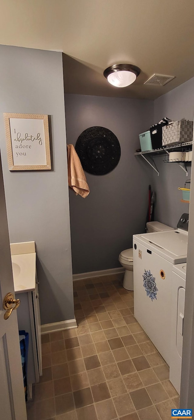 1520 Villa Ter Unit F, Charlottesville, VA 22903 - bathroom with washing machine and dryer, toilet, baseboards, visible vents, and vanity