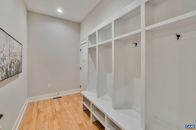 mudroom featuring light wood-style flooring, baseboards, visible vents, and recessed lighting