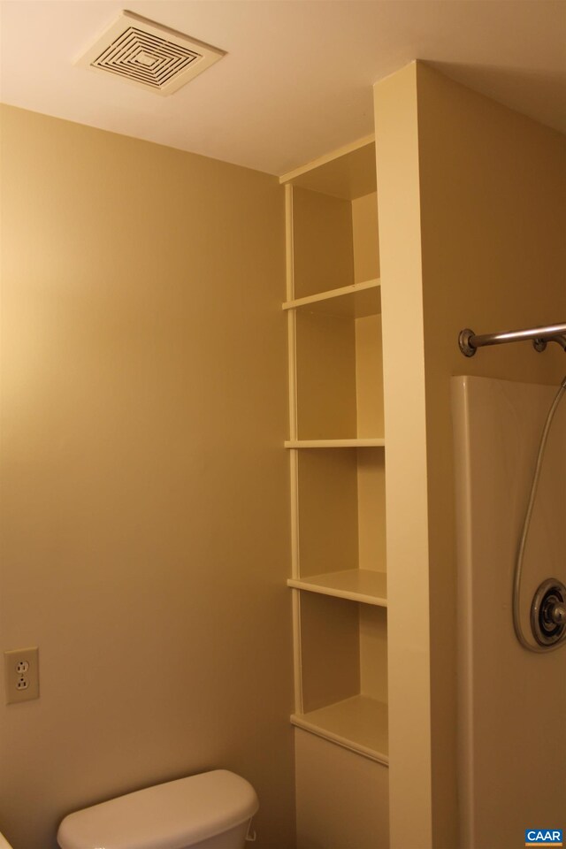 1508 Villa Ter Unit F, Charlottesville, VA 22903 - full bath featuring walk in shower, toilet, and visible vents