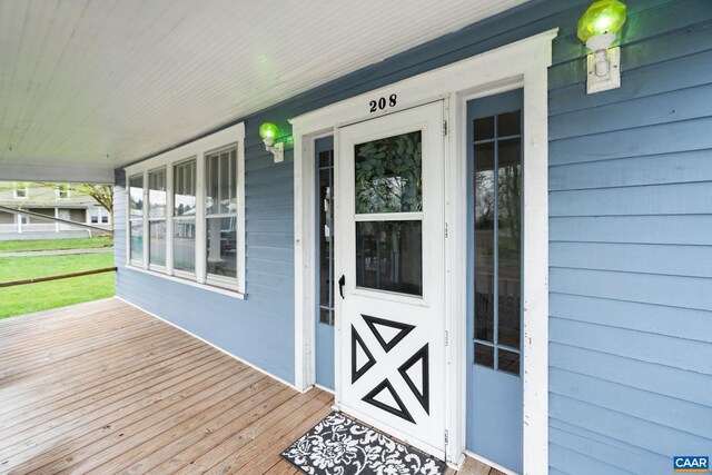 property entrance with covered porch