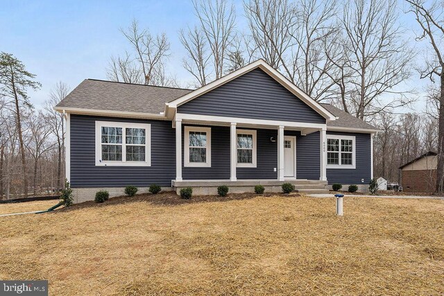 6000 Bills Rd, Mineral, VA 23117 - bungalow with covered porch, roof with shingles, and a front lawn