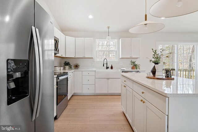 6000 Bills Rd, Mineral, VA 23117 - kitchen featuring stainless steel appliances, a sink, healthy amount of natural light, white cabinets, and recessed lighting