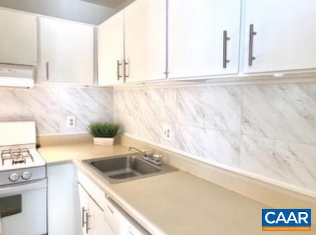 640 Runnel Ct Unit 10, Charlottesville, VA 22901 - kitchen with white appliances, white cabinetry, exhaust hood, light countertops, and backsplash