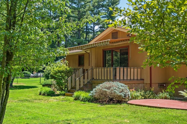616 Lynn Ln, Waynesboro, VA 22980 - view of side of property with a yard