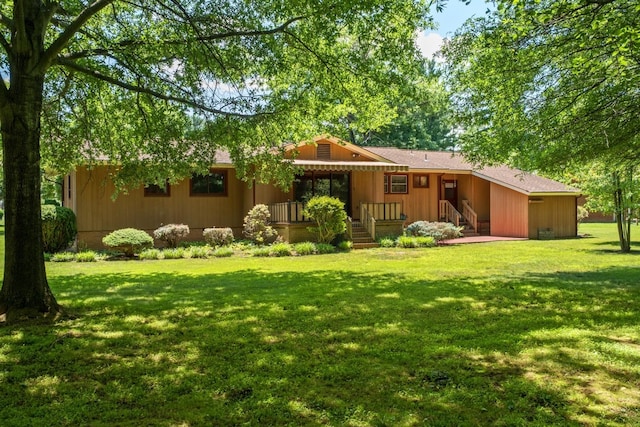 616 Lynn Ln, Waynesboro, VA 22980 - back of property with a lawn