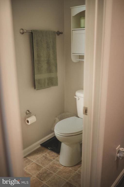 bathroom featuring toilet and baseboards