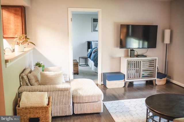 living area featuring wood finished floors and baseboards