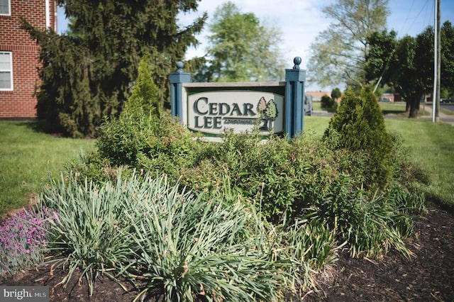 view of community / neighborhood sign
