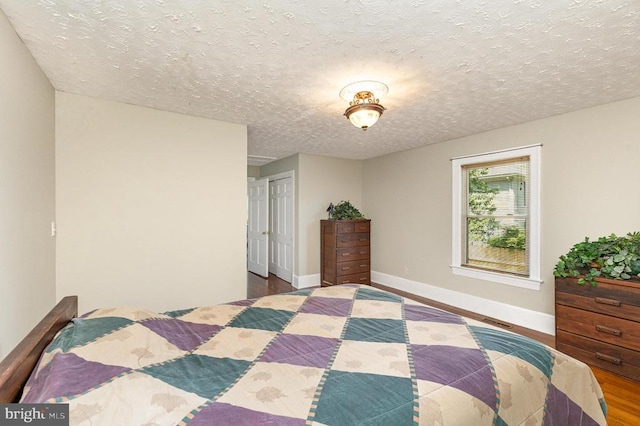 199 Peliso Ave, Orange, VA 22960 - bedroom with wood finished floors, a closet, baseboards, and a textured ceiling