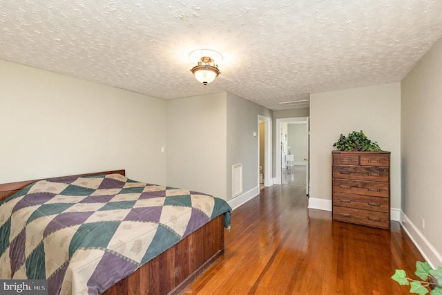 199 Peliso Ave, Orange, VA 22960 - bedroom featuring wood finished floors, a textured ceiling, and baseboards
