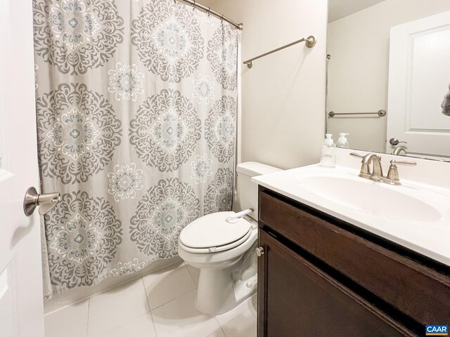 washroom with stacked washer / dryer, carpet, and baseboards