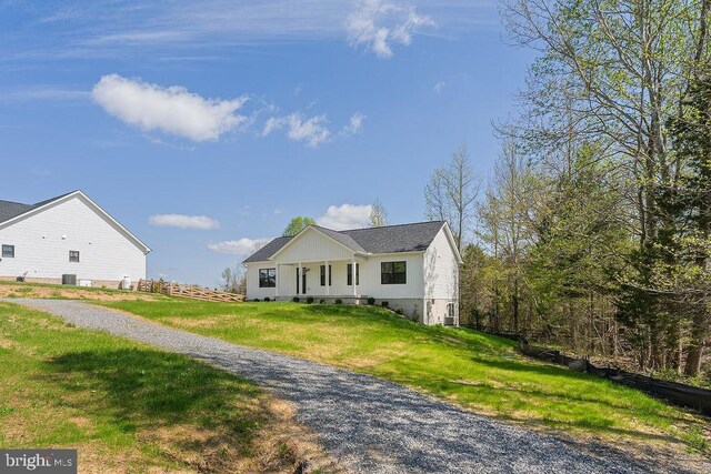 206 Seclusion Shores Dr, Mineral, VA 23117 - view of front facade featuring a front yard and central AC