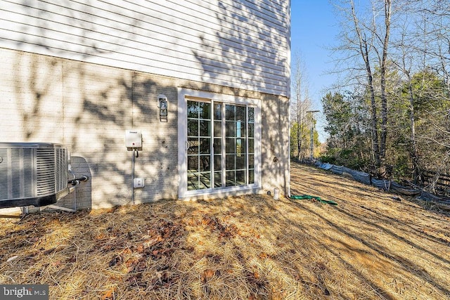 206 Seclusion Shores Dr, Mineral, VA 23117 - view of property exterior with central air condition unit