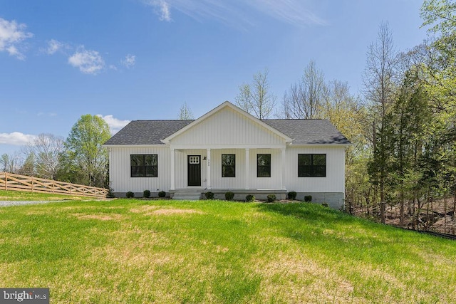 206 Seclusion Shores Dr, Mineral, VA 23117 - modern farmhouse style home featuring roof with shingles