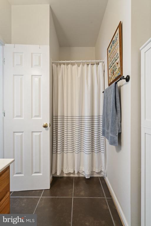 3704 Elk Creek Rd, Mineral, VA 23117 - full bathroom with tile patterned flooring, curtained shower, baseboards, and vanity