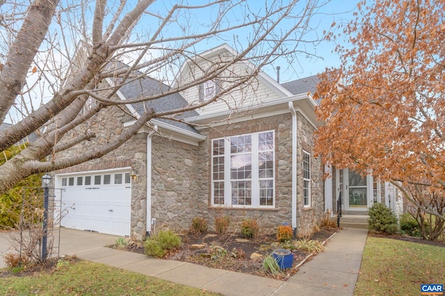 view of front facade featuring a garage